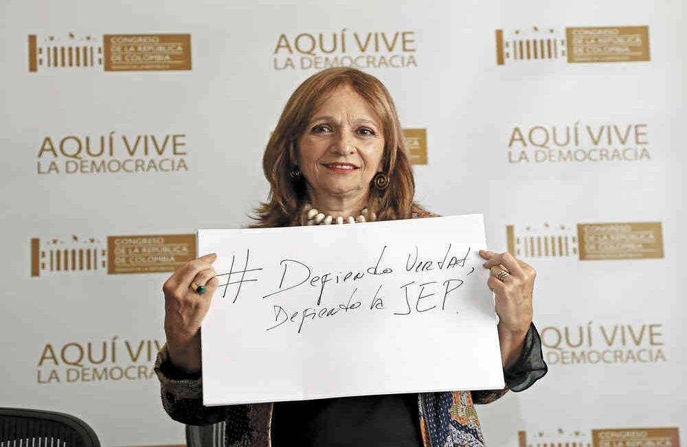 ÁNGELA MARÍA ROBLEDO, representante a la Cámara