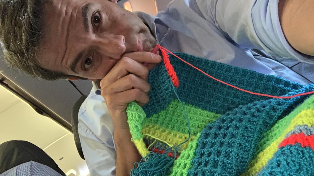 Para Lalinde, tejer es toda una terapia