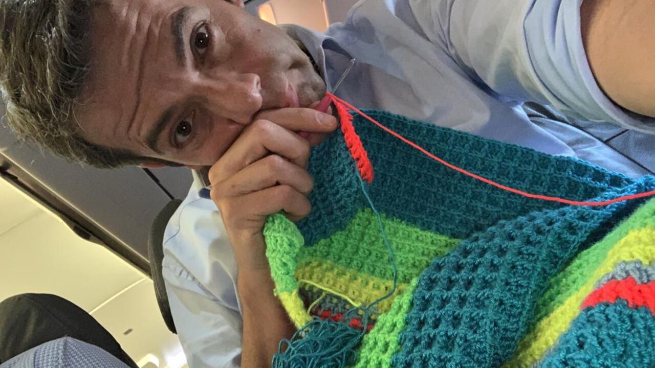 Para Lalinde, tejer es toda una terapia