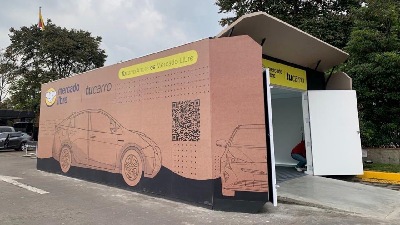 En los Centros de Experiencia de Homecenter Dorado 26 y Unicentro hay un domo con iluminación especial para tomar las fotos del vehículo.