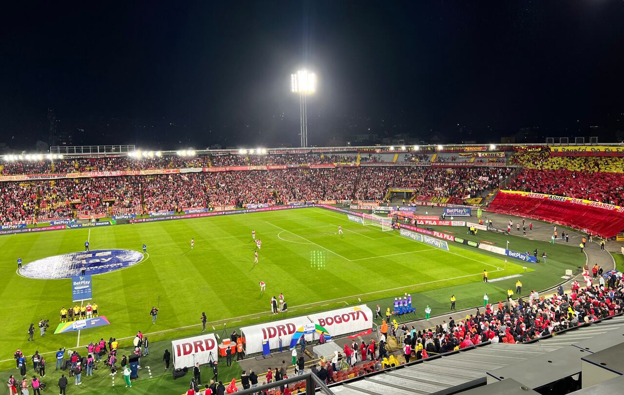 El segundo tiempo ha sido controlado por Santa Fe, que mantiene el marcador a su favor y no permite que América de Cali se acerque.
