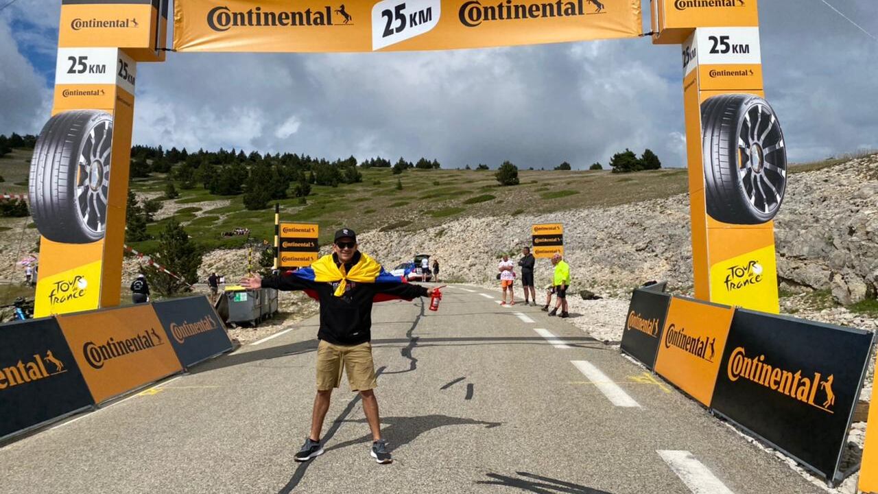 Andrés Pacheco aficionado colombiano que hizo un vídeo con Nairo Quintana en el Mont Ventoux