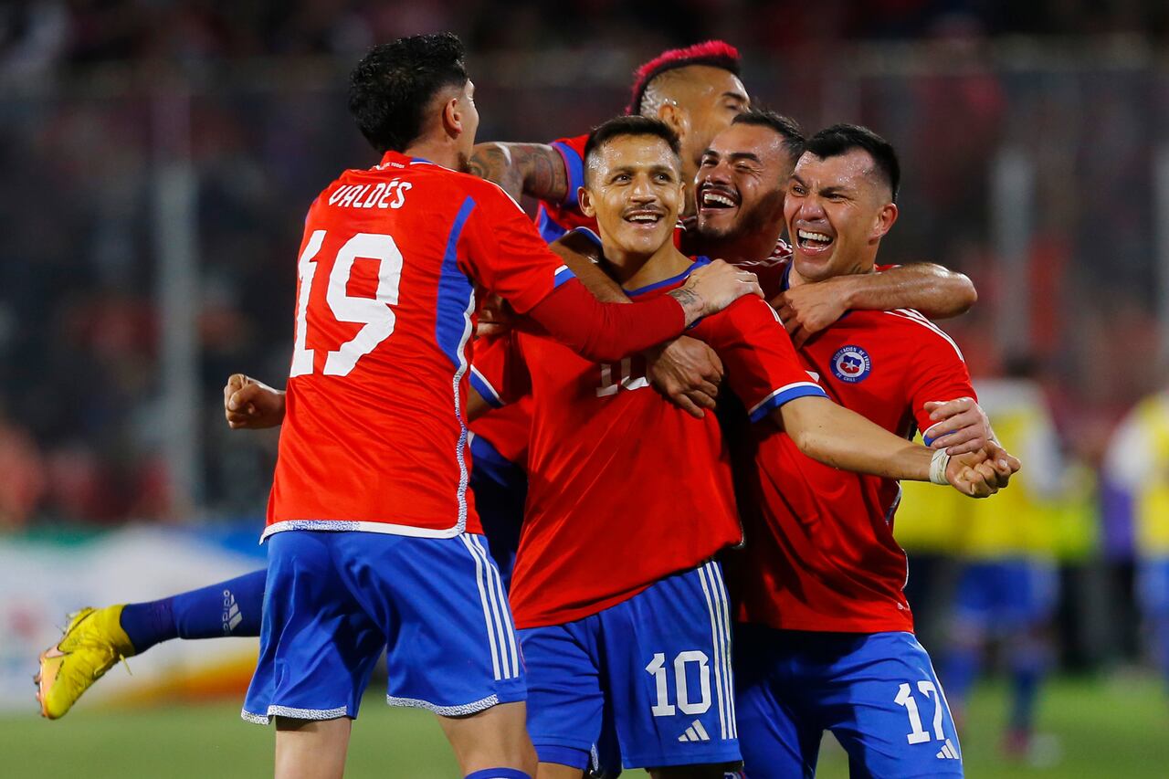 SANTIAGO, CHILE - MARCH 27: Alexis Sanchez (C) of Chile celebrates with teammates after scoring the second goal of his team during an international friendly match against Paraguay at Estadio Monumental David Arellano on March 27, 2023 in Santiago, Chile. (Photo by Marcelo Hernandez/Getty Images)