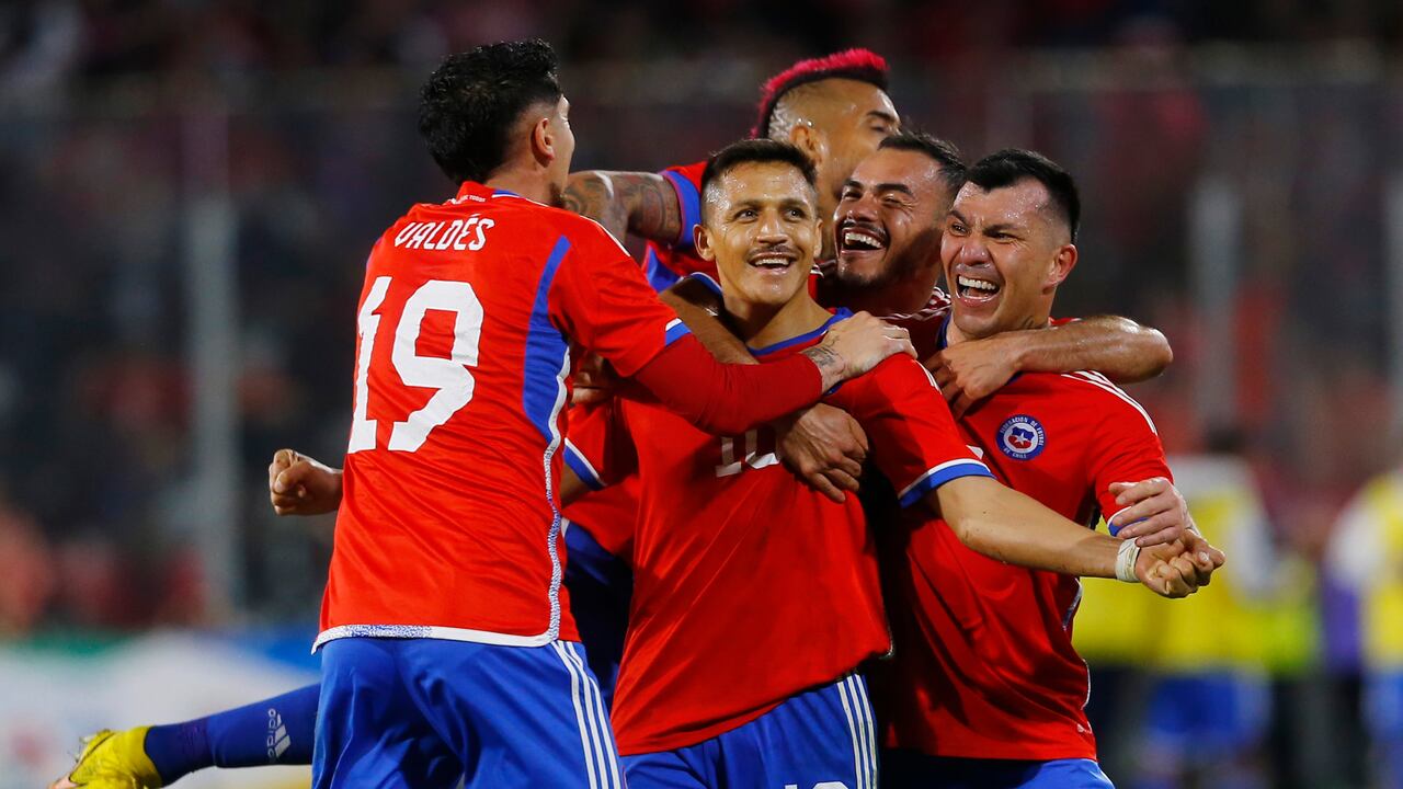 SANTIAGO, CHILE - MARCH 27: Alexis Sanchez (C) of Chile celebrates with teammates after scoring the second goal of his team during an international friendly match against Paraguay at Estadio Monumental David Arellano on March 27, 2023 in Santiago, Chile. (Photo by Marcelo Hernandez/Getty Images)