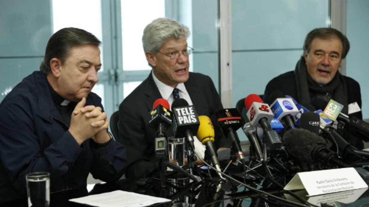 El padre Dario Echeverry, el coordinador de Naciones Unidas, Fabrizio Hochschild; y el director del Centro de Pensamiento Universidad Nacional, Alejo Vargas.