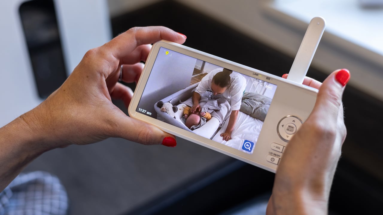 La privacidad de miles estaría comprometida por una app que opera sin emitir alertas.