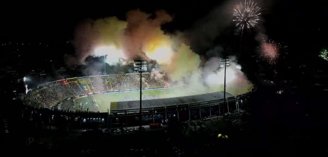 Momento exacto de los juegos pirotécnicos en el Murillo Toro.