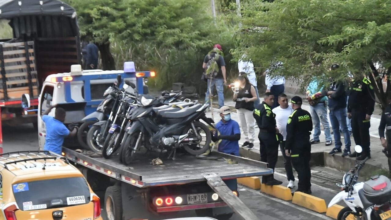 Más de 40 motos fueron inmovilizadas en un  operativo contra piques ilegales en Cali; autoridades indicaron que algunas son robadas.