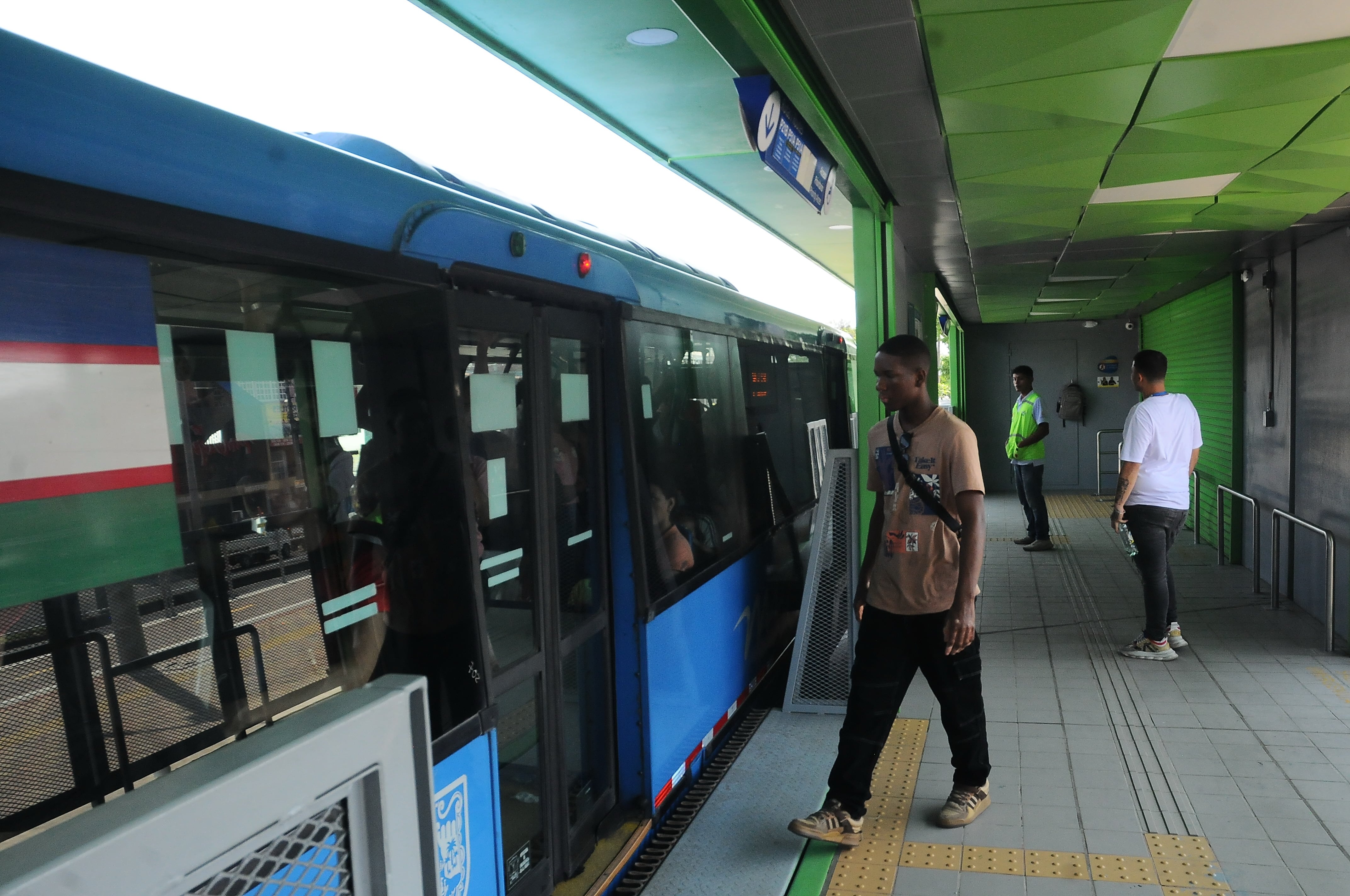 Cali; 22 vagones entran en funcionamiento en 7 nuevas estaciones del Mio sobre tramo II de la troncal del Oriente.  foto José L Guzmán. El País, sept 30-23