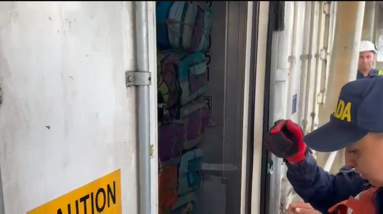 Uniformados de la Armada Nacional decomisaron la droga.