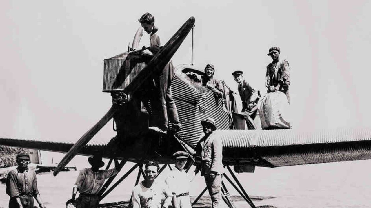 El desarrollo de la aviación en el país se debió, en buena parte, a las falencias de nuestra infraestructura vial.