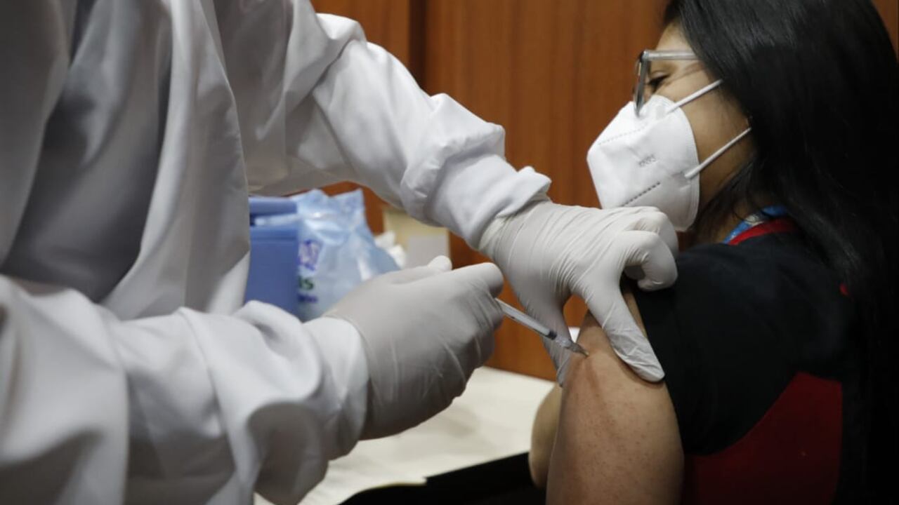 ¿Cuál es la efectividad de las vacunas contra el coronavirus aplicadas en Colombia? MinSalud reveló los primeros resultados