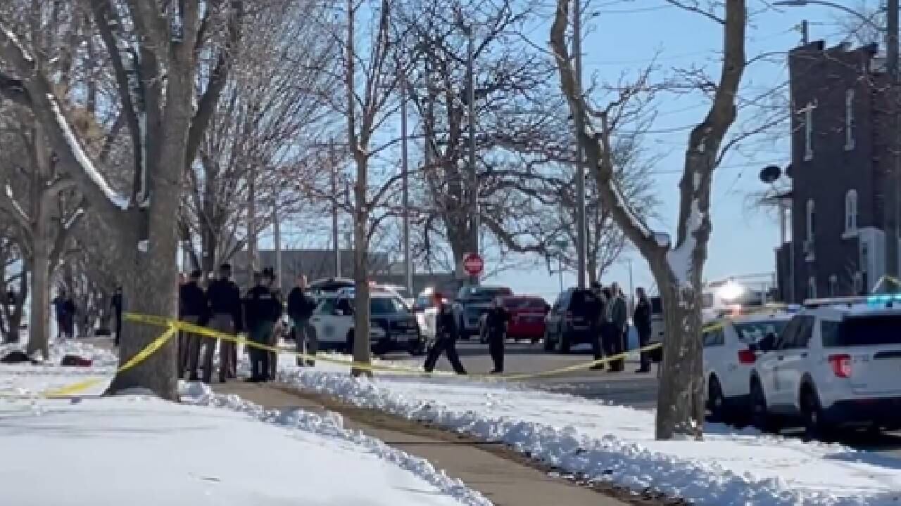 Autoridades reportaron un tiroteo cerca a East High School en Des Moines, Estados Unidos. Foto: Twitter @justinsurrency.