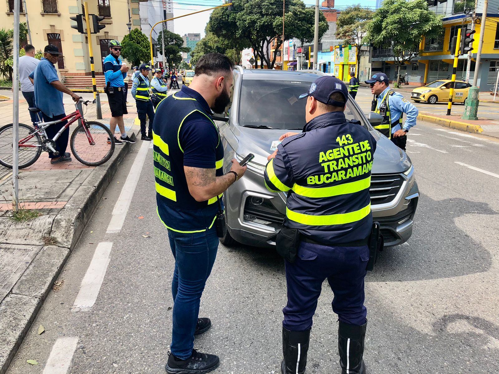 Autoridades de tránsito intensifican los controles en la ciudad.