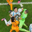 El arquero Andries Noppert de Holanda hace una atajada durante el partido de fútbol de cuartos de final de la Copa Mundial entre Holanda y Argentina, en el Estadio Lusail en Lusail, Qatar, el sábado 10 de diciembre de 2022.