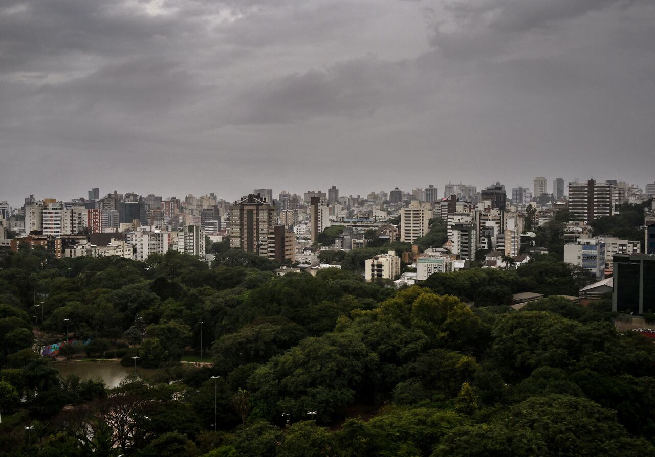 Las inundaciones que devastaron el sur de Brasil se han visto exacerbadas por la deforestación, en gran parte impulsada por el cultivo de soja, según los expertos, que instan al país restaurar sus bosques y sus vastos sistemas de raíces que retienen agua.