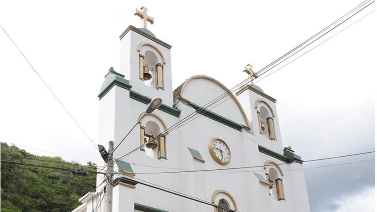 Uramita es un destino en el que se puede apreciar la linda arquitectura de su parroquia, ubicada en el parque principal.