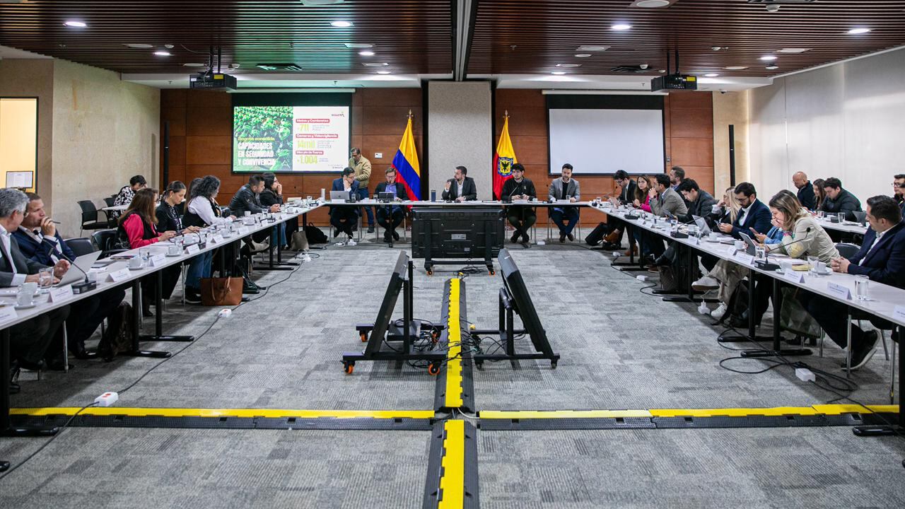 Reunión del alcalde Galán con congresistas electos para hablar de seguridad.