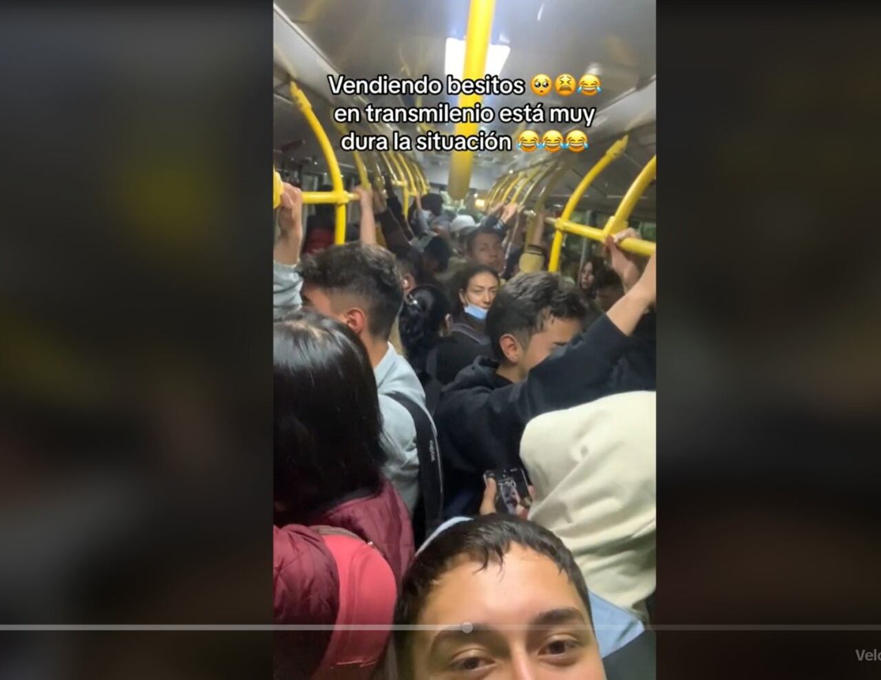 Besos en TransMilenio