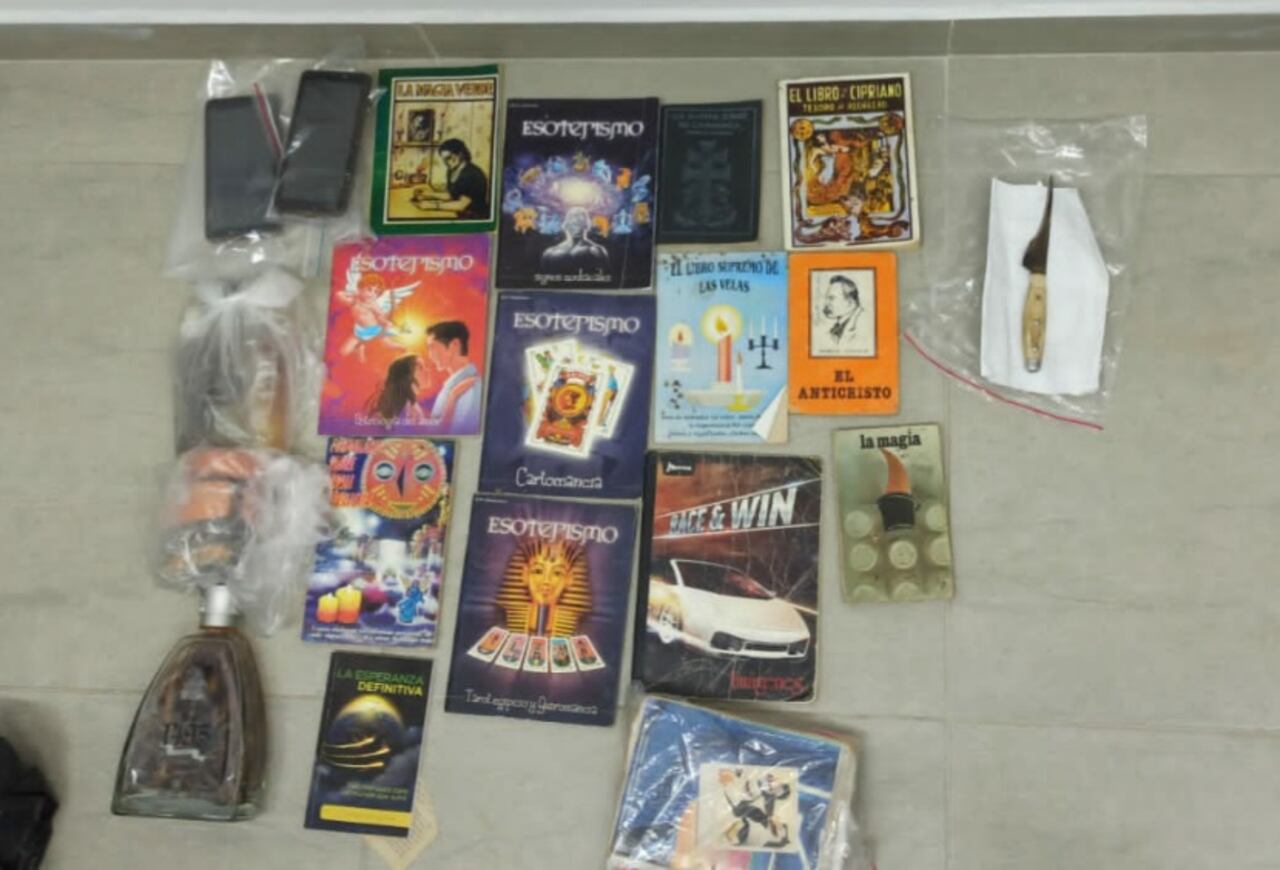Objetos satánicos en la casa del menor Maximiliano Tabares.