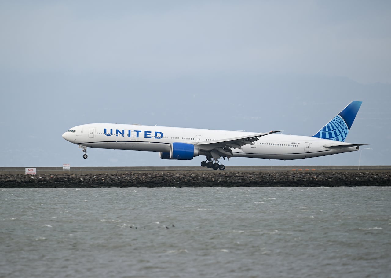 La aerolínea prometió aliviar el impasse con los pasajeros