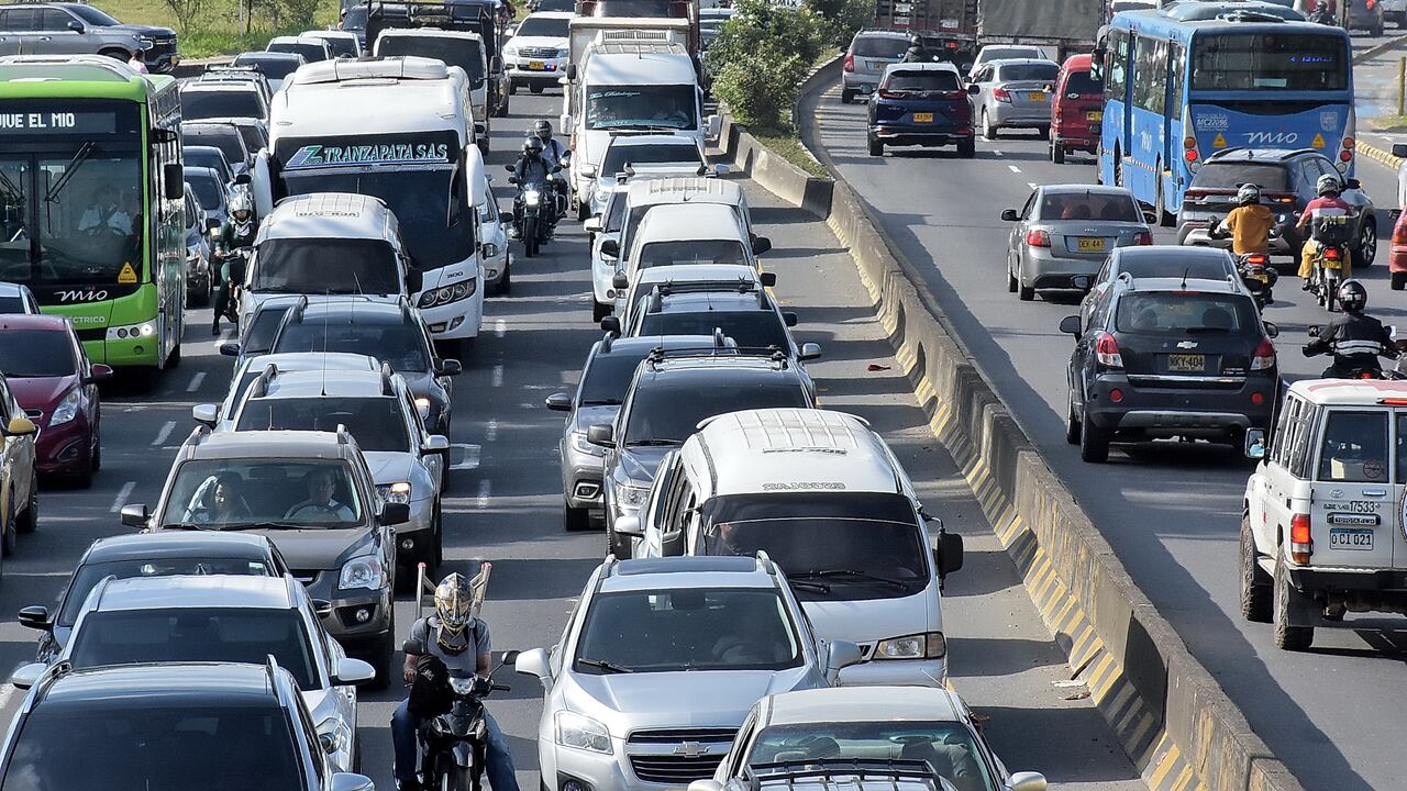 El 97% de los vehículos que tiene Colombia se movilizan con combustibles fósiles