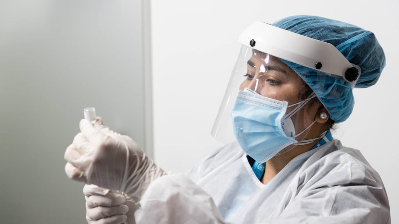 Los siete puntos funcionan desde este sábado en centros comerciales donde se aplicarán únicamente primeras dosis a las personas que no tienen cita programada.