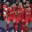 Liverpool celebra su clasificación a los octavos de final de la Champions League.