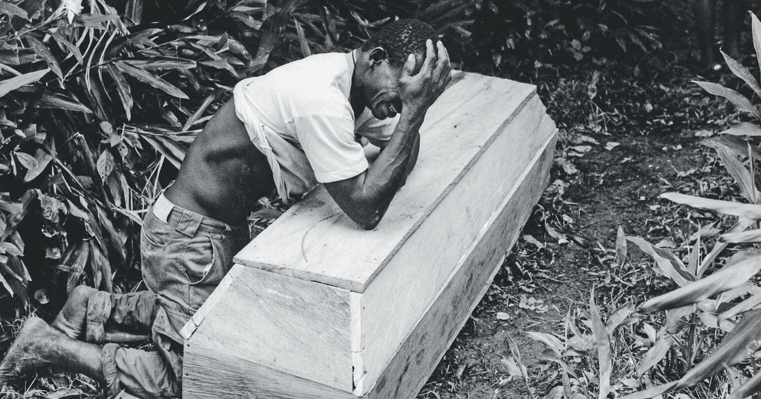 El 2 de mayo de 2002 un cilindro bomba lanzado por la Farc destruyó la iglesia de Boyajá y mató a más de un centenar de personas que se encontraban allí refugiadas .