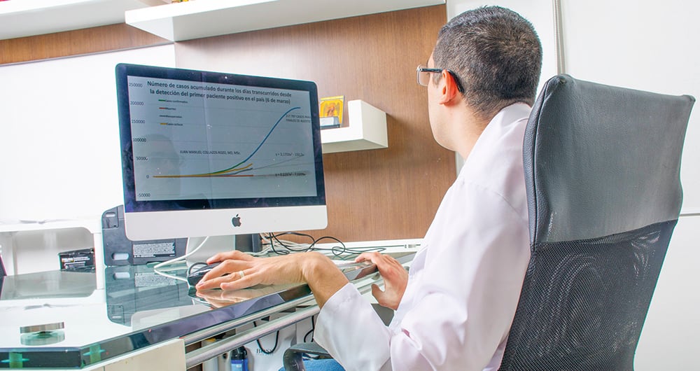 El médico Juan Manuel Collazos trabaja en Cali atendiendo a población con parálisis cerebral y enfermedades raras