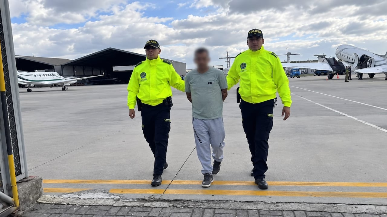 Alias Alejo fue capturado en Puerto Asís, Putumayo. Es requerido por las autoridades judiciales de Ecuador por un secuestro extorsivo en 2019.