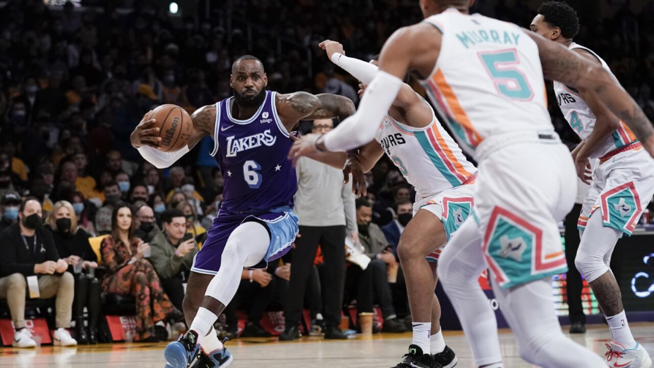 LeBron James ha superado la treintena de puntos en cinco de los últimos siete juegos.