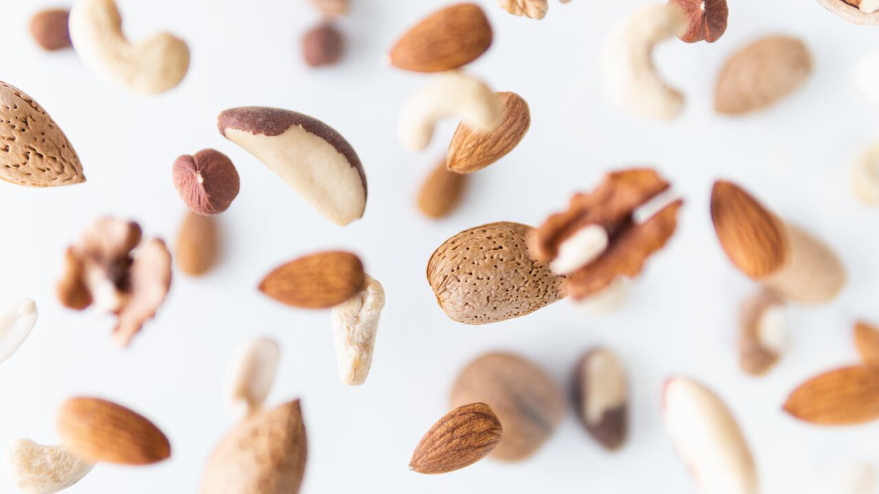 Los frutos secos se caracterizan por ser ricos en fibra.