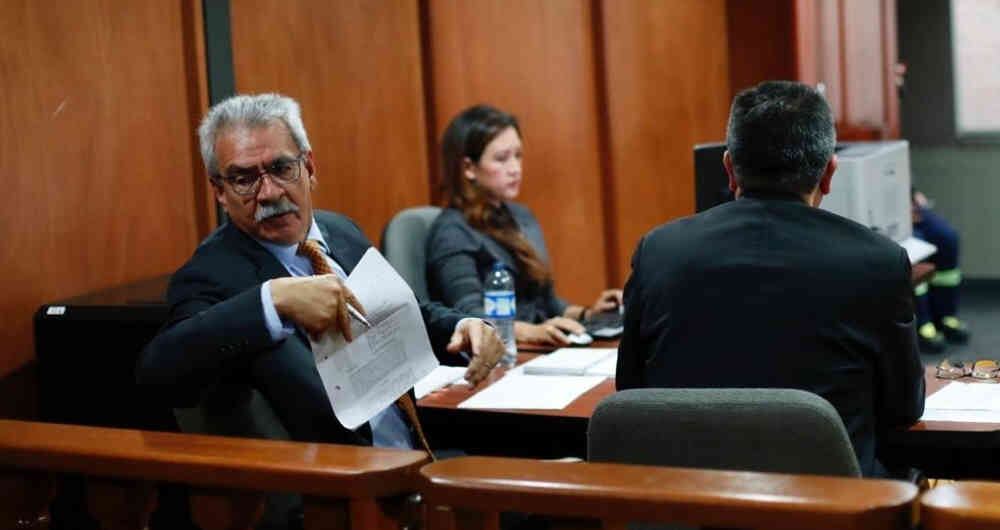  De acuerdo con el juzgador, de las pruebas presentadas por la Fiscalía “es posible concluir razonablemente que Vargas Bautista puede intentar obstruir a la justicia”. 