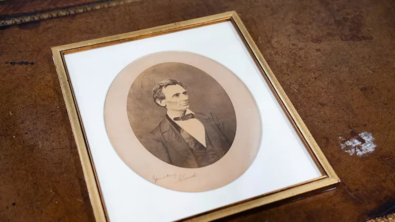 Un retrato de Abraham Lincoln, firmado por él y tomado por Alexander Hesler