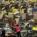 #3 Amazon: El gigante del comercio electrónico ha revolucionado esa industria con el uso de sensores, aprendizaje de máquinas y hasta drones. Su asistente virtual Alexa, anticipa lo que será el Internet de las Cosas. Sede: Seattle, Washington. Industria: Conectividad. Valoración: $479.300 millones.