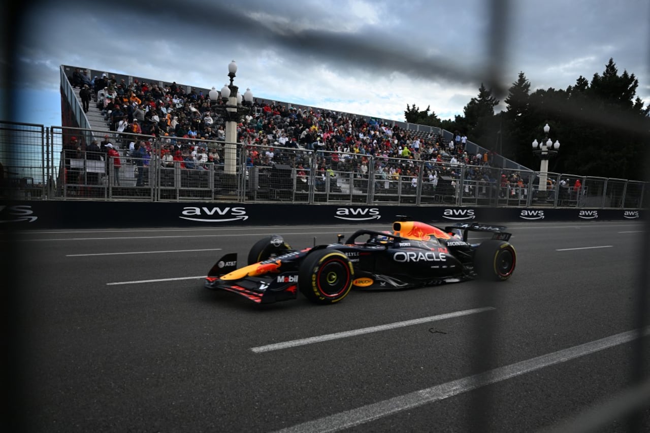 Max Verstappen en medio de la clasificación de este sábado en Azerbaiyán.