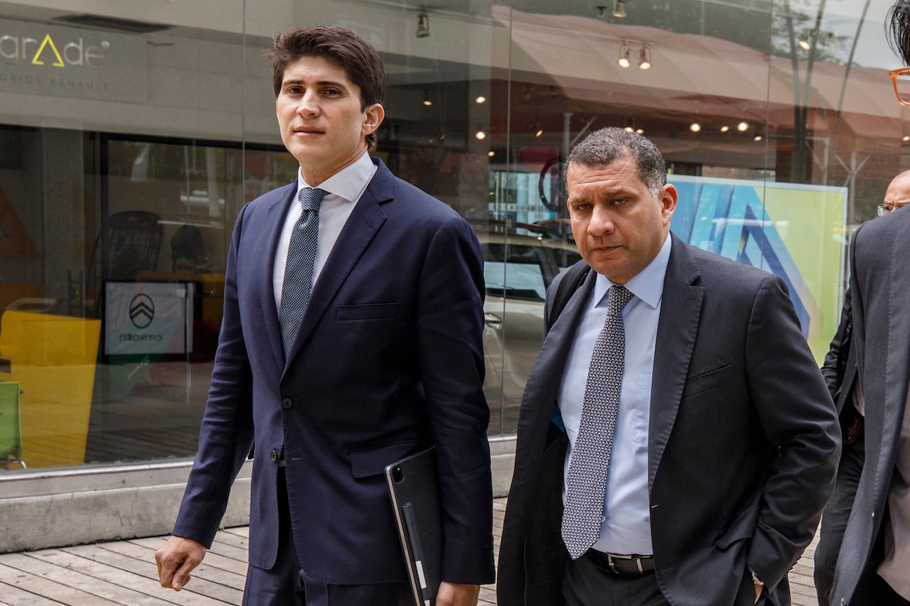 Wadith Manzur Imbett
Representante a la Cámara
En la Corte Suprema de Justicia con su abogado