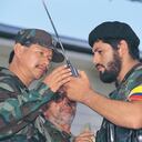Jorge Briceño con Romaña. Guerrilleros de las Farc. Foto:León Dario Peláez. Ene 99