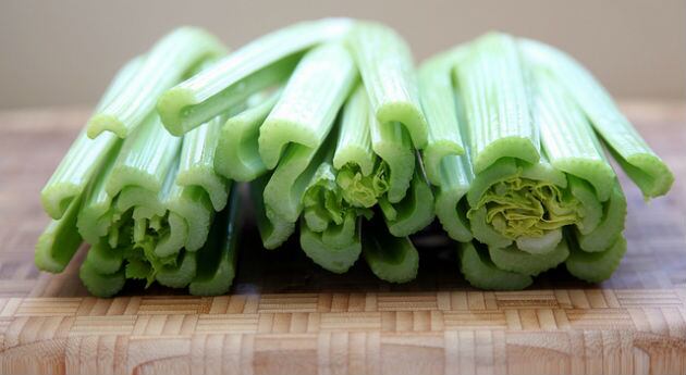 Su aporte de fibra dietética es significativa, lo cual ayuda a controlar el apetito. 