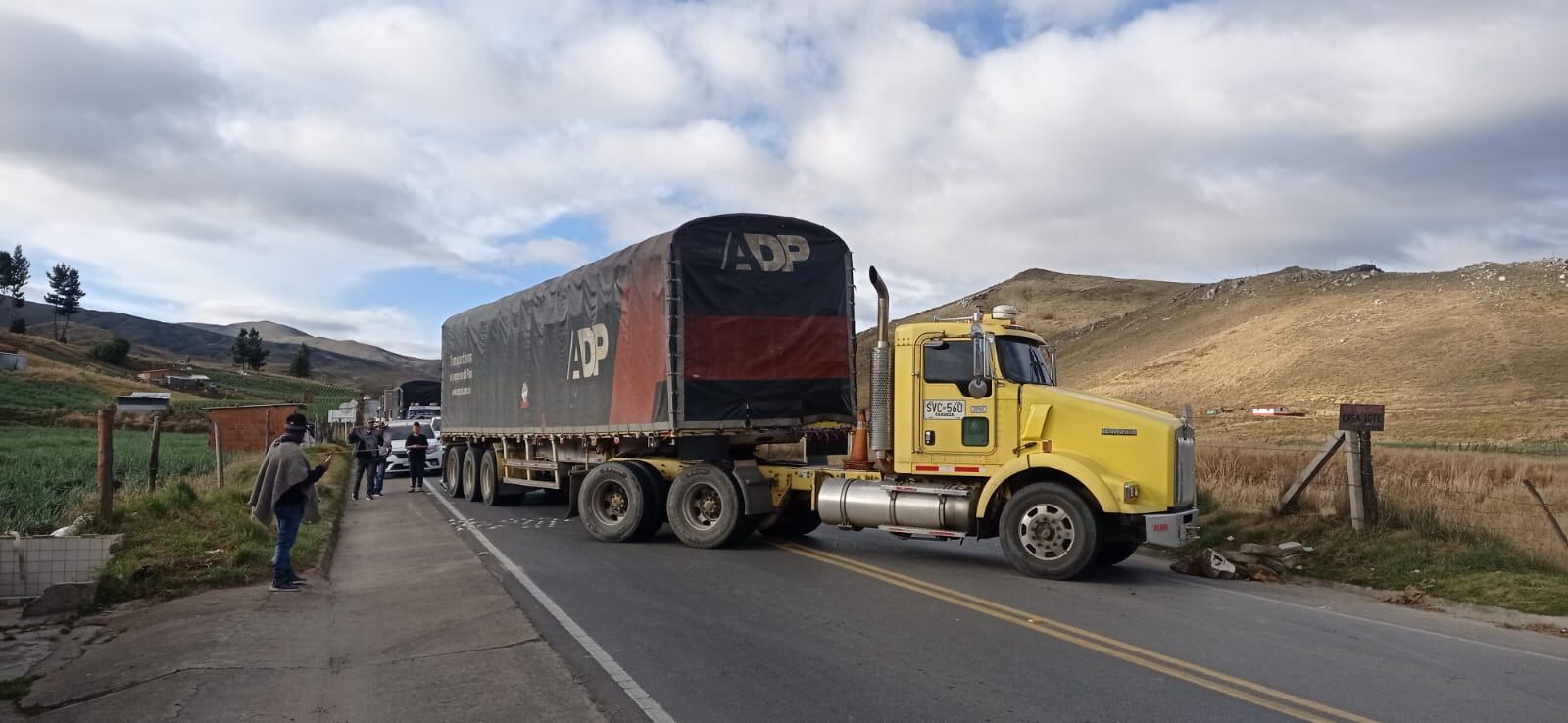 Desde este viernes campesinos realizan paro indefinido.