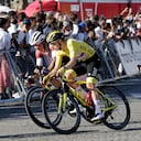 El líder del Tour Tadej Pogacar en los Campos Eliseos etapa 21