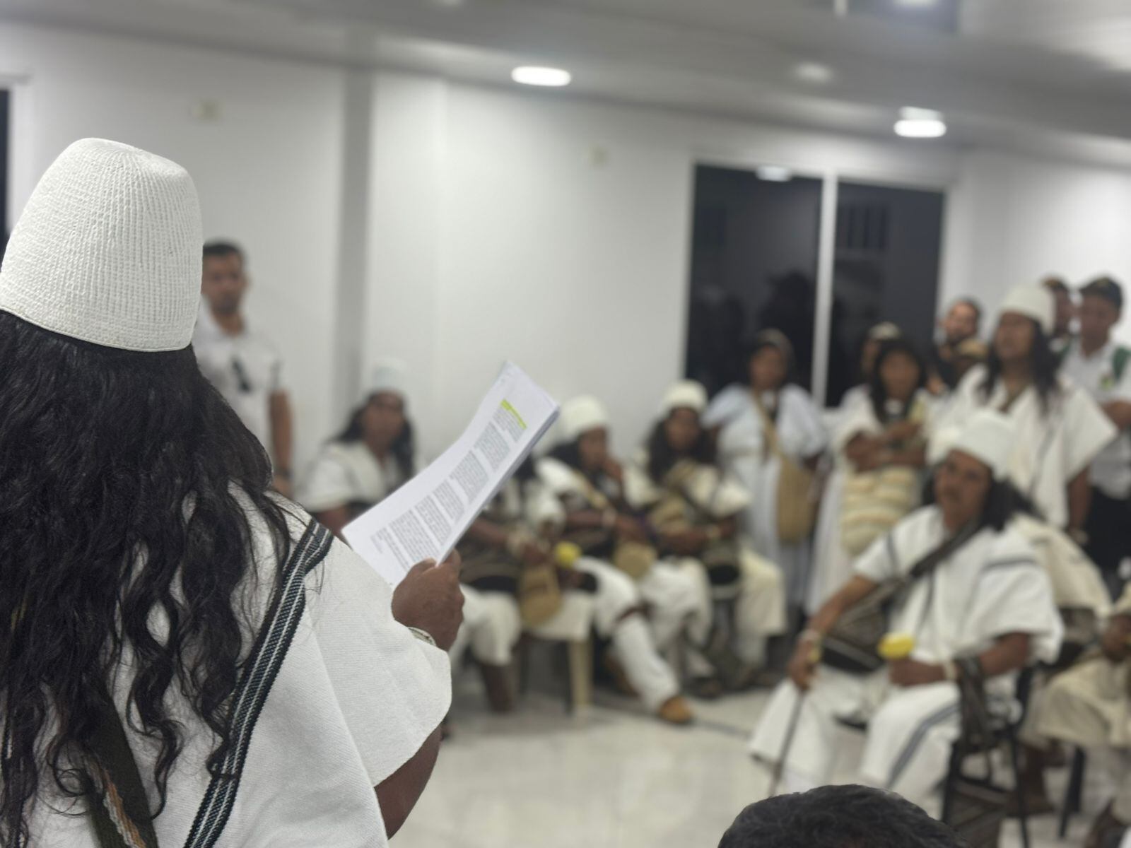 Los líderes del pueblo Arhuaco se han declarado en asamblea permanente y exigen la presencia del Ministro del Interior, Juan Fernando Cristo.