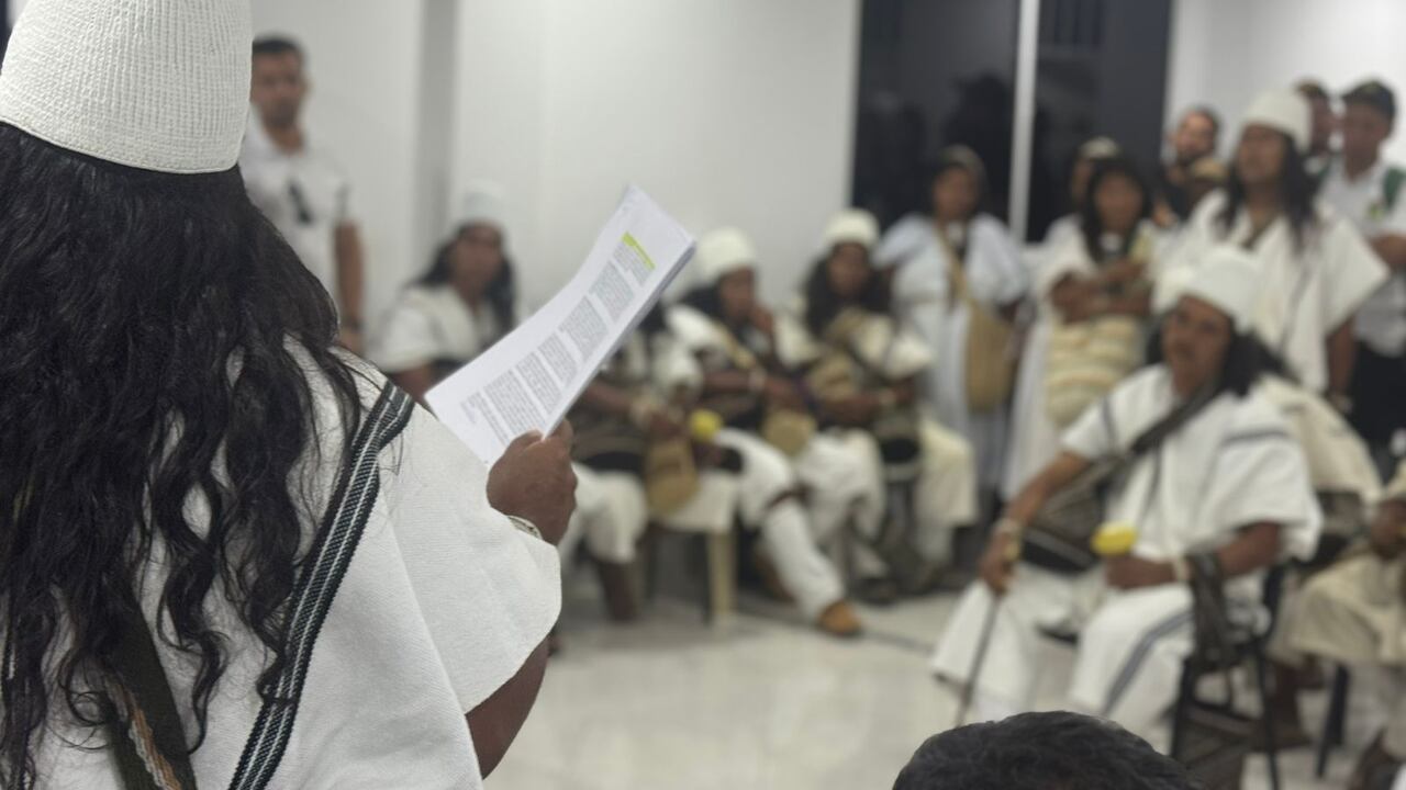 Los líderes del pueblo Arhuaco se han declarado en asamblea permanente y exigen la presencia del Ministro del Interior, Juan Fernando Cristo.