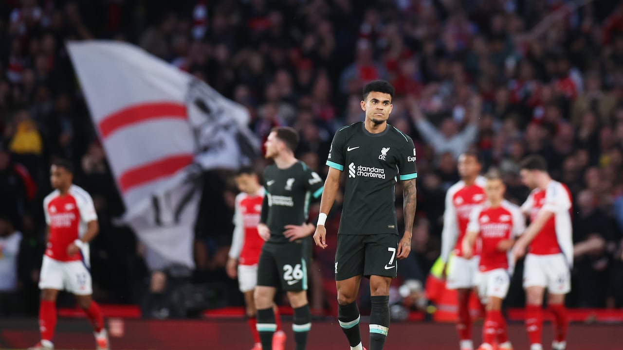 LONDON, ENGLAND - OCTOBER 27: Luis Diaz of Liverpool looks dejected after Bukayo Saka of Arsenal (not pictured) scores his team's first goal during the Premier League match between Arsenal FC and Liverpool FC at Emirates Stadium on October 27, 2024 in London, England. (Photo by Alex Pantling/Getty Images)