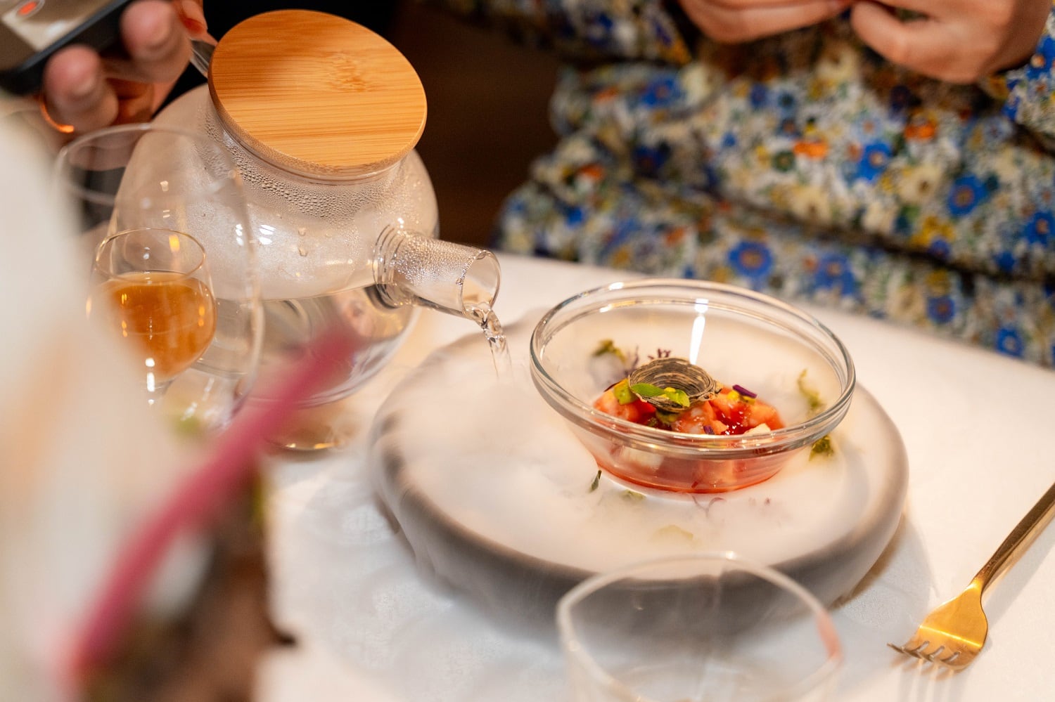 En el Santa Marta Marriott Resort Playa Dormida se realizó la primera edición de un Marriott Bonvoy Moments con Chef Estrella Michelin en Colombia.