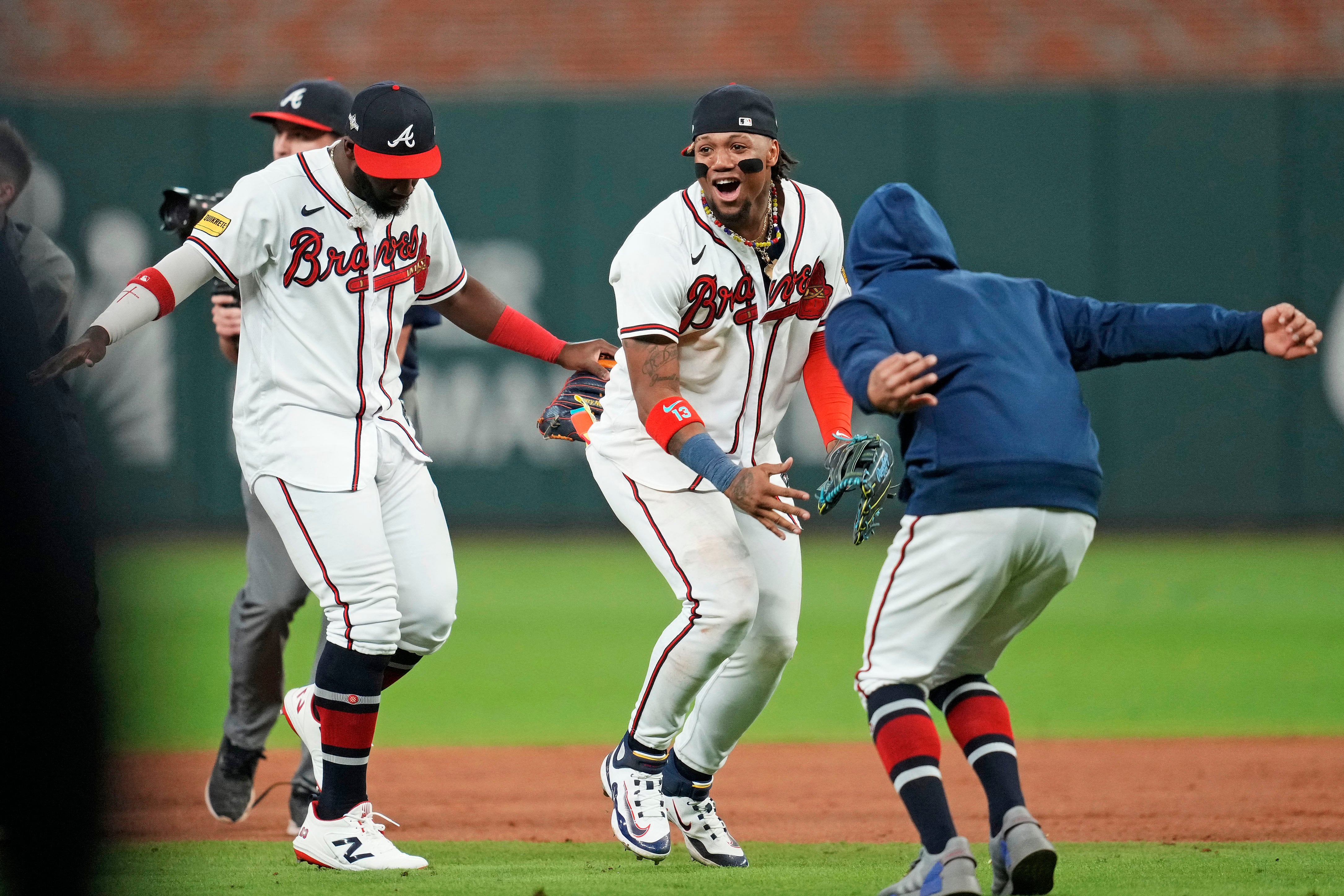 Los Atlanta Braves igualaron la serie 1-1.