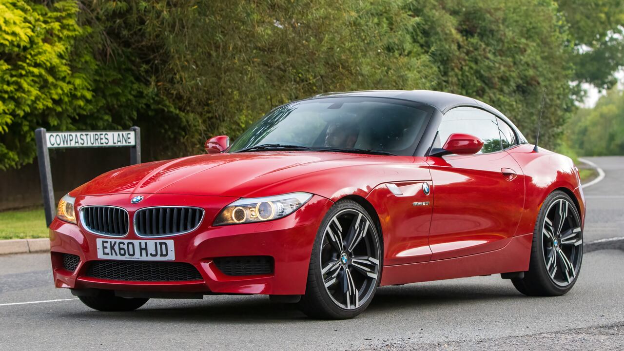 Los vehículos convertibles pueden traer techos de lona o mucho más rígidos.