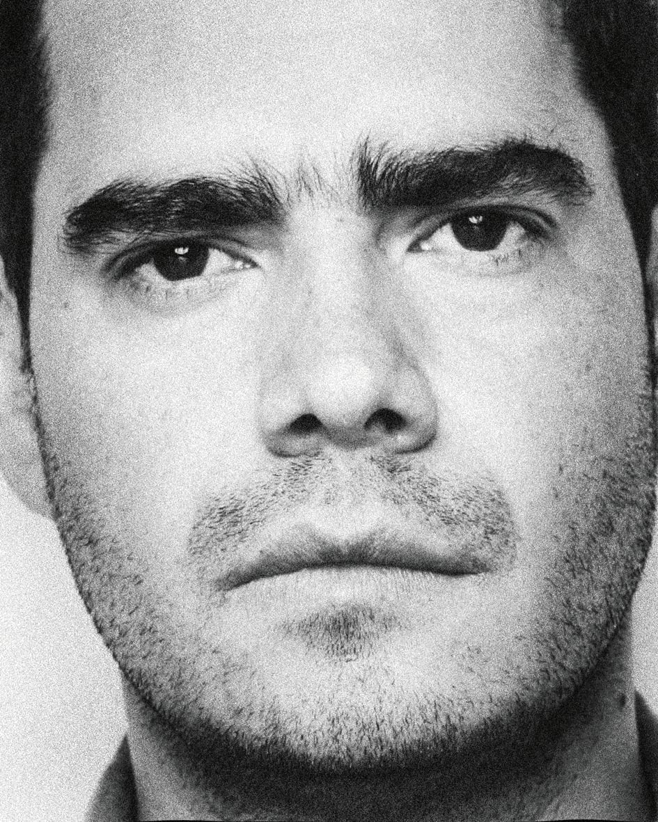 Reconocido por sus retratos de celebridades y su trabajo en proyectos artísticos que exploran temas como la religión, el cuerpo humano y la cultura colombiana