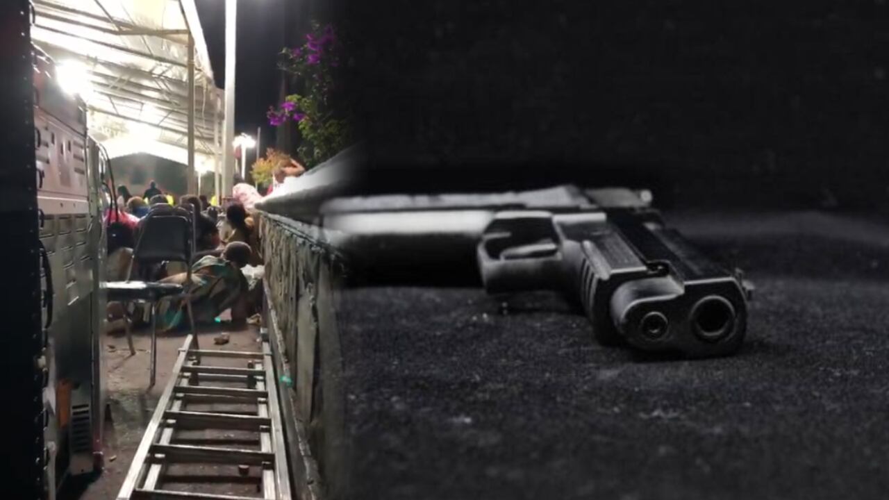 Estampida humana en localidad de Galeana, en el estado de Nuevo León, México, donde pólvora sembró el pánico en la población; pensaron que eran balazos. .